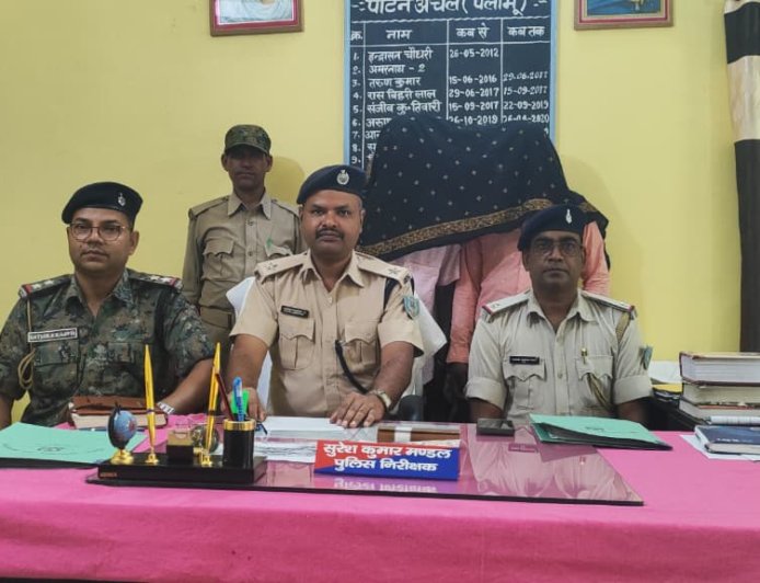 पलामू में एक ही नंबर की दो बाइक बरामद, दो गिरफ्तार