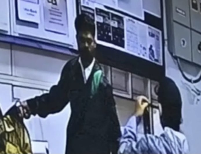 जमशेदपुर में बैंक में दिनदहाड़े डकैती, 42 लाख नकद और गहने लूटकर फरार