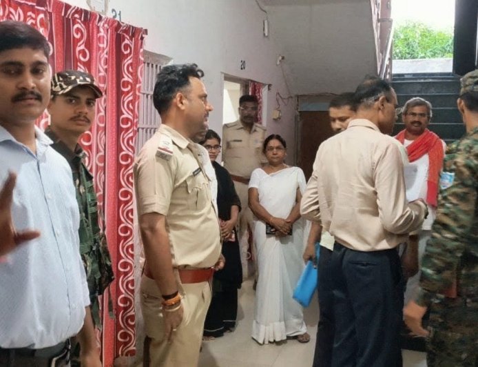विश्रामपुर में राहत क्लिनिक सील
