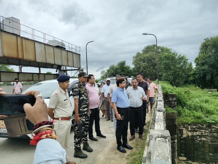 भारी बारिश को देखते हुए डीसी ने कांडी प्रखंड का किया दौरा