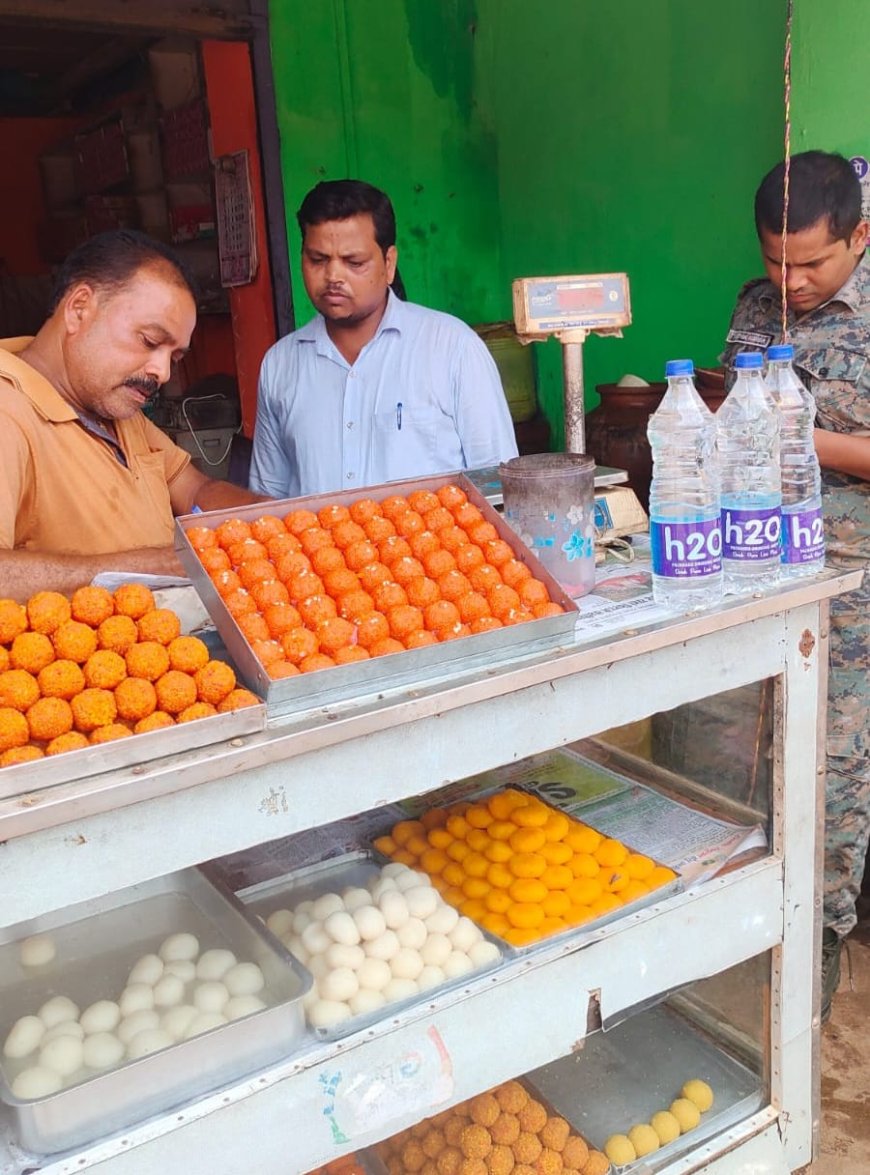 मिलावटी मिठाईयों पर चला खाद्य विभाग का डंडा, भंडरिया में 50 किलो मिठाई नष्ट