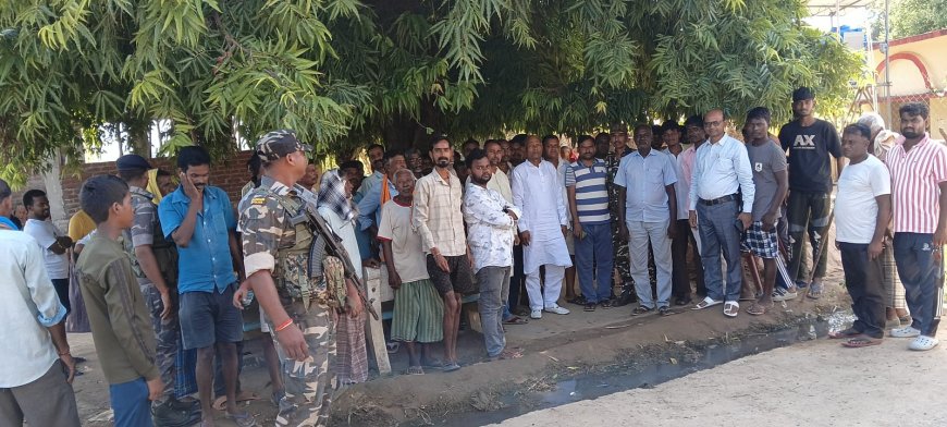 ग्रामीणों से रूबरू हुए विधायक नरेश