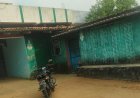 महिला समूहों की दुकानों पर दबंग पतियों का कब्जा