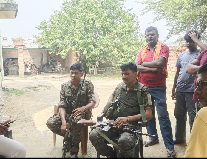 हाईवे के बगल में स्थित बृजलाल राम के घर में दिनदहाड़े डकैती