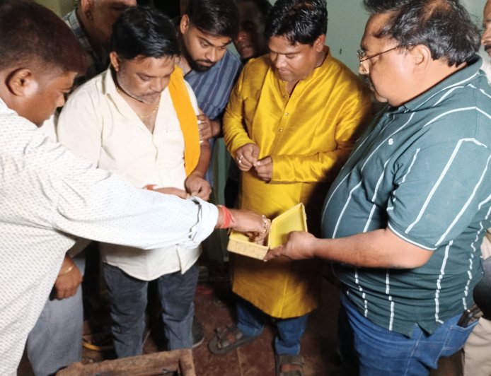 प्रशासन की निगरानी में खुला ऐतिहासिक तिजोरी, अंदर से निकला पुराना सिरजाना, कौतूहल का हुआ अंत
