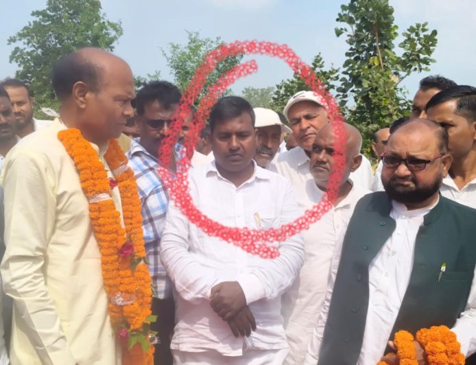 बिना छुट्टी लिये स्कूल अवधि में विधायक के शिलान्यास कार्यक्रमों में शामिल हुये सहायक आचार्य!