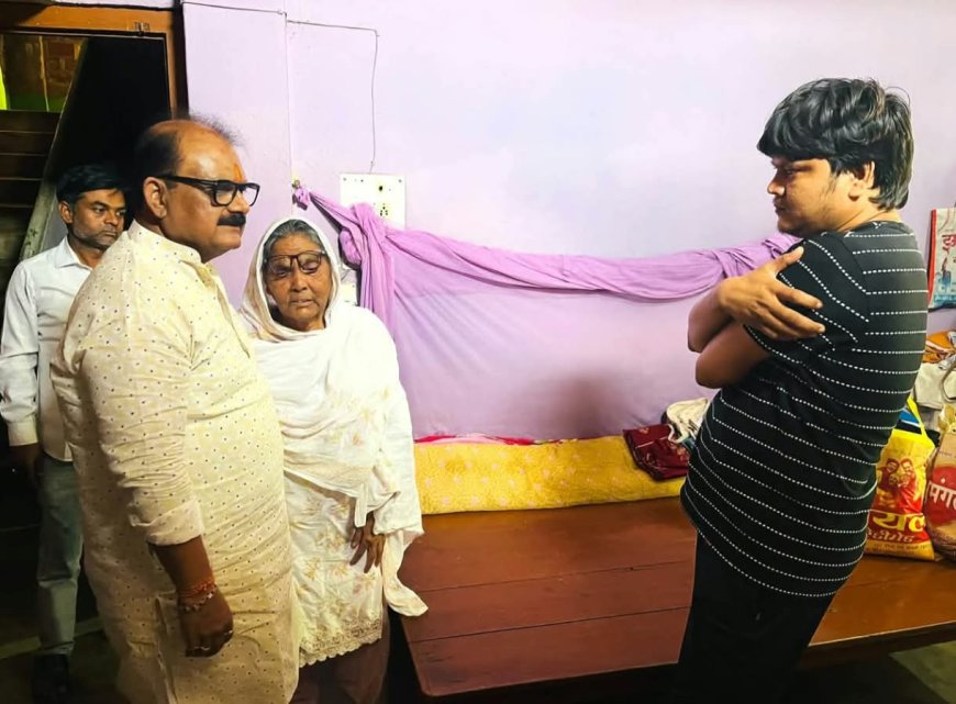 पूर्व मंत्री मिथिलेश ठाकुर ने अतहर अली के परिजनों से मिलकर जताया शोक